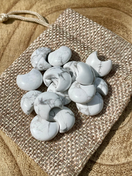 Mini Howlite Moon - 15mm